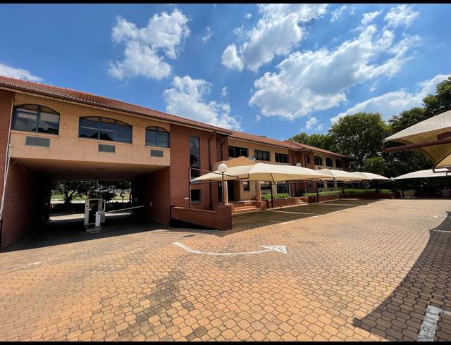 388M² OFFICE TO LET IN PARKTOWN